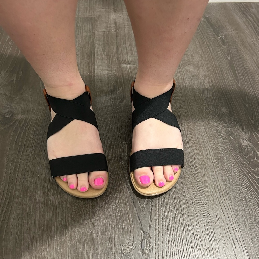Elegant Black Cross-Strap Sandals